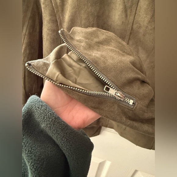 Charlotte Russe Lightweight Suede Moto Jacket - Picture 3 of 3